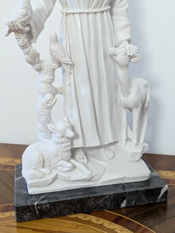 Statua di San Francesco d' Assisi con animali 30 cm (11.81'') in polvere di marmo bianco - immagine 3